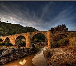 Puente milenario de El Pont de Vilomara.